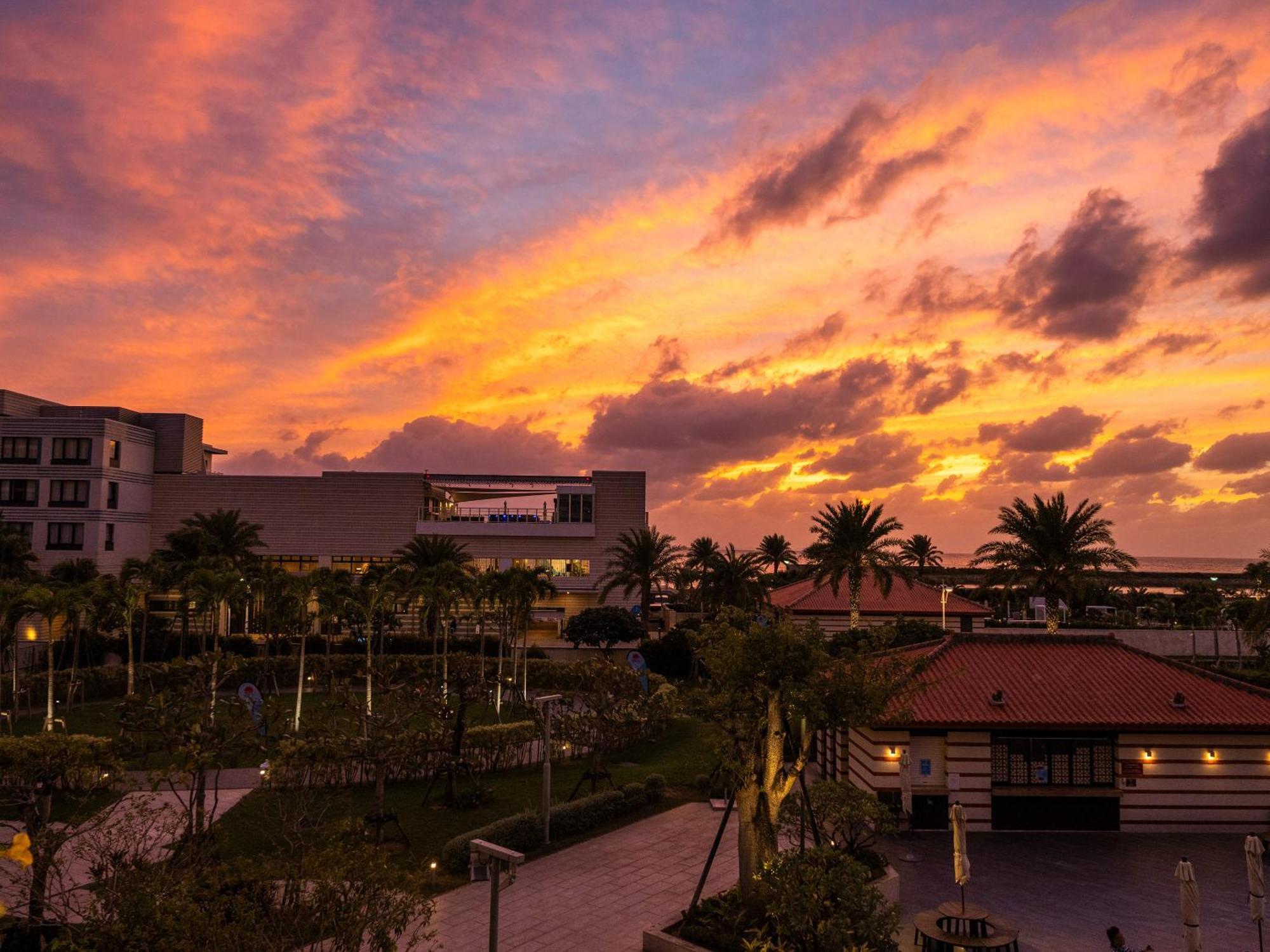Hilton Okinawa Chatan Resort Exterior photo